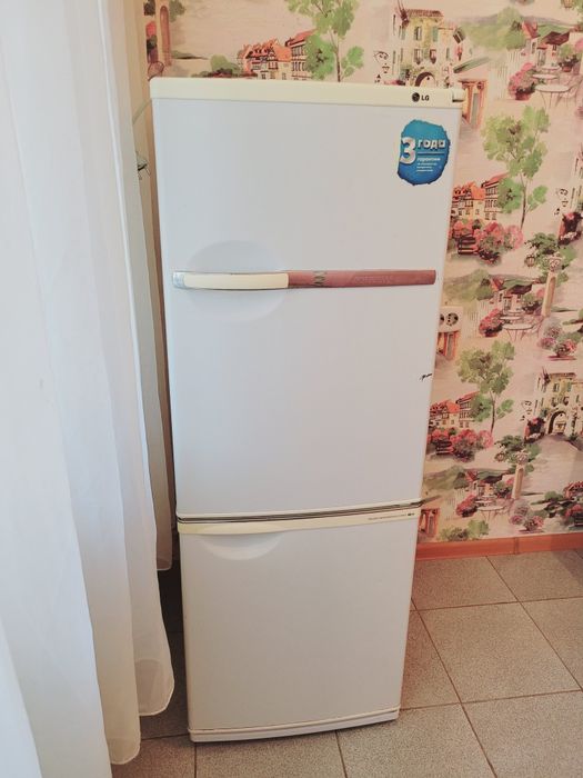 Срочно продам холодильник, хорошо морозит