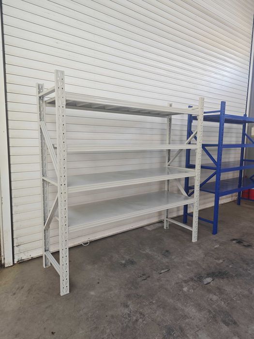 Метални стелажи с 4 рафта