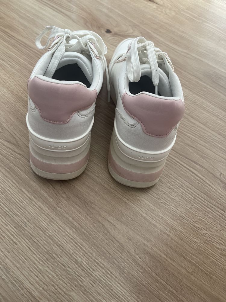 Сникърси/ маратонки на платформа Aldo