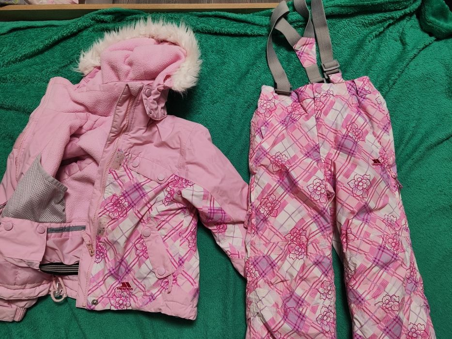 Ски екипи в два цвята