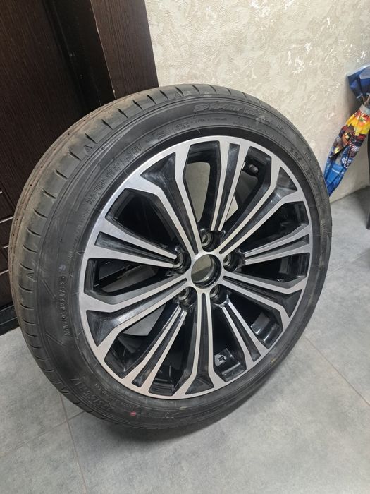 Продам шины с дисков на 17 от короллы