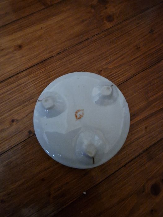 Scrumiera veche din portelan