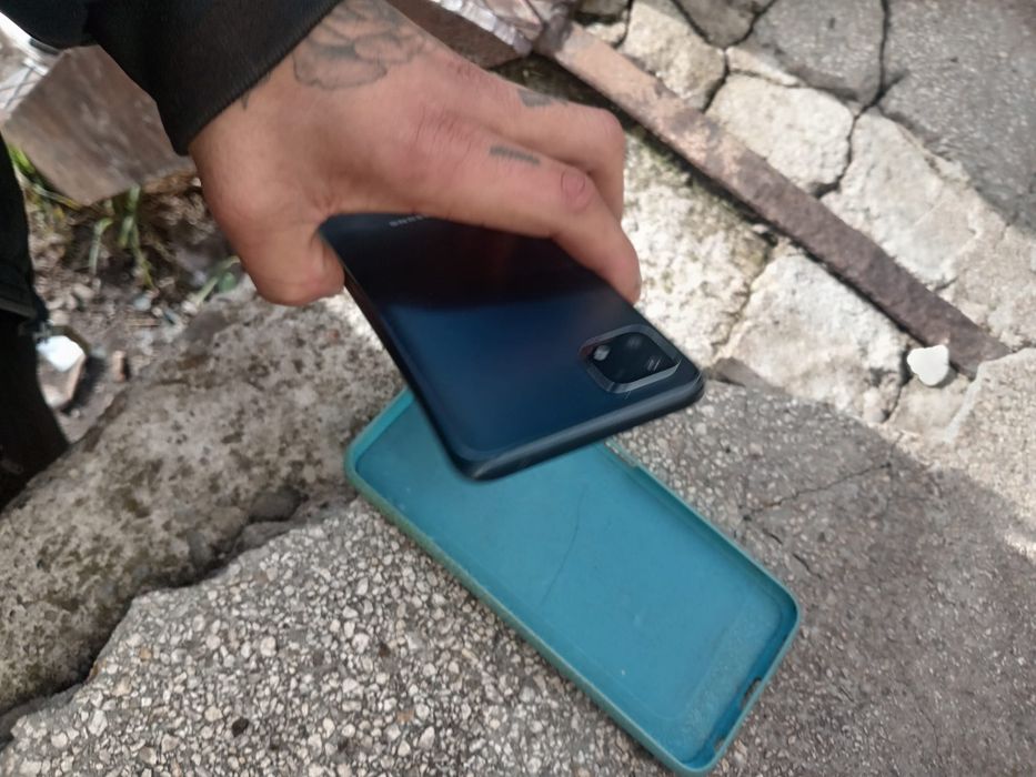 Samsung  a 22 5g 
64gb 4+4 ram.
Totul funcționează perfect pe el 
Schi