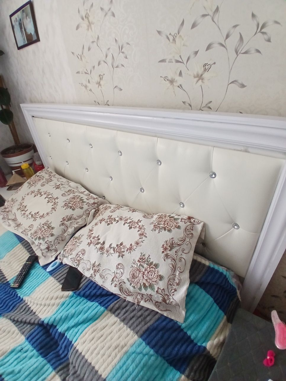 Продам двухспальную кровать