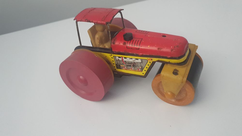 Jucarie veche romaneasca compactor