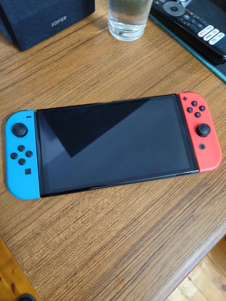 Nintendo switch oled на една година