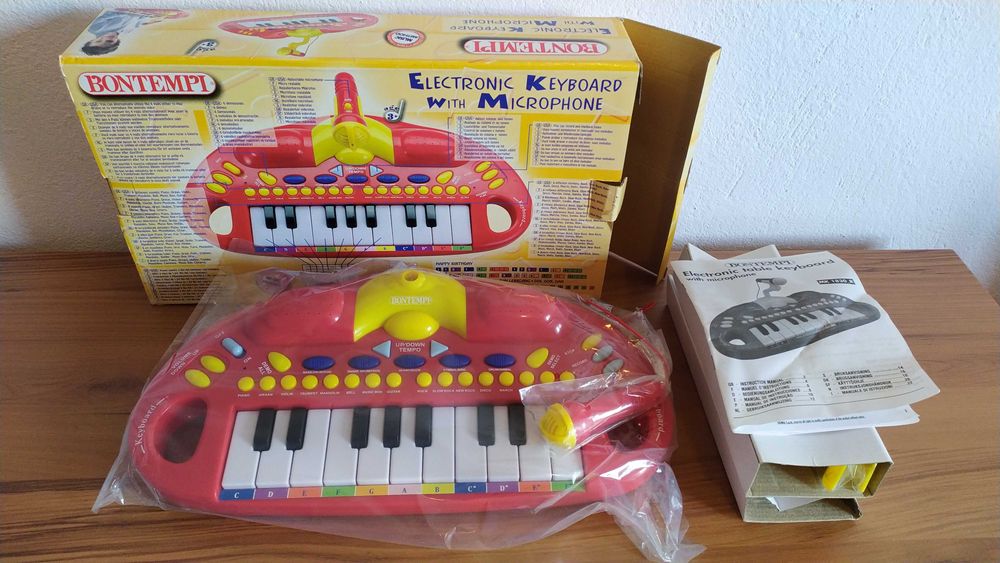 Електронен синтезатор с микрофон - Bontempi