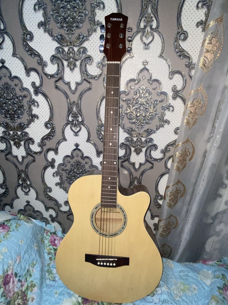 Yamaha akustik gitara – Model Y-19, a’lo holatda