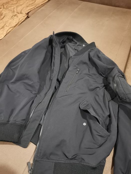 Яке тип бомбър, мъжко.