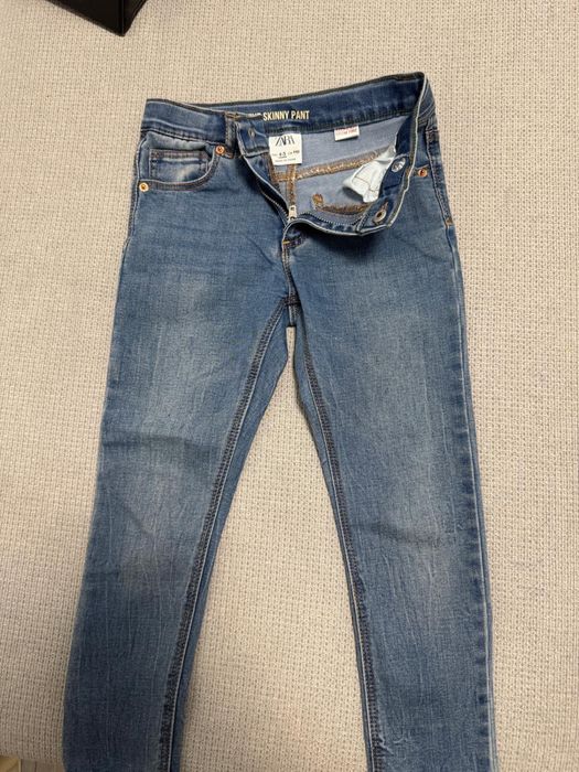 Blugi ZARA noi marimea 4-5 ani