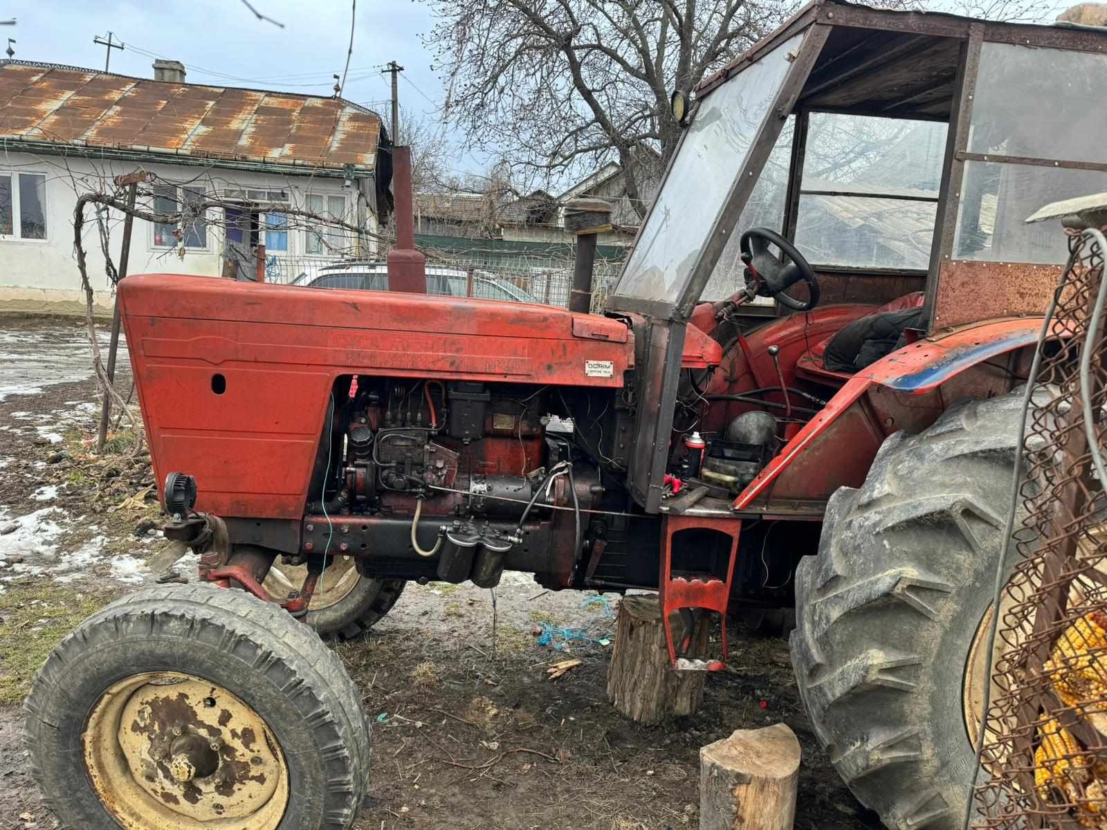 Vând tractor belarus