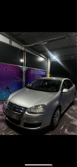 Volkswagen Jetta 2009.    1.6 TDI