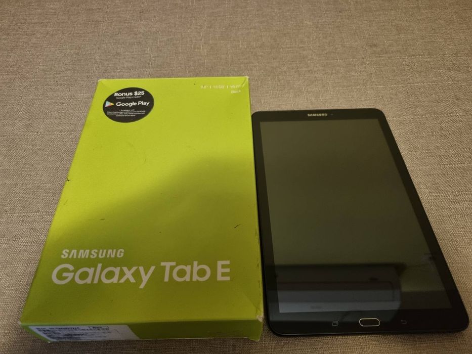Таблет Samsung Galaxy Tab E T560 с процесор Quad-Core™ 1.3 GHz, 9.6",