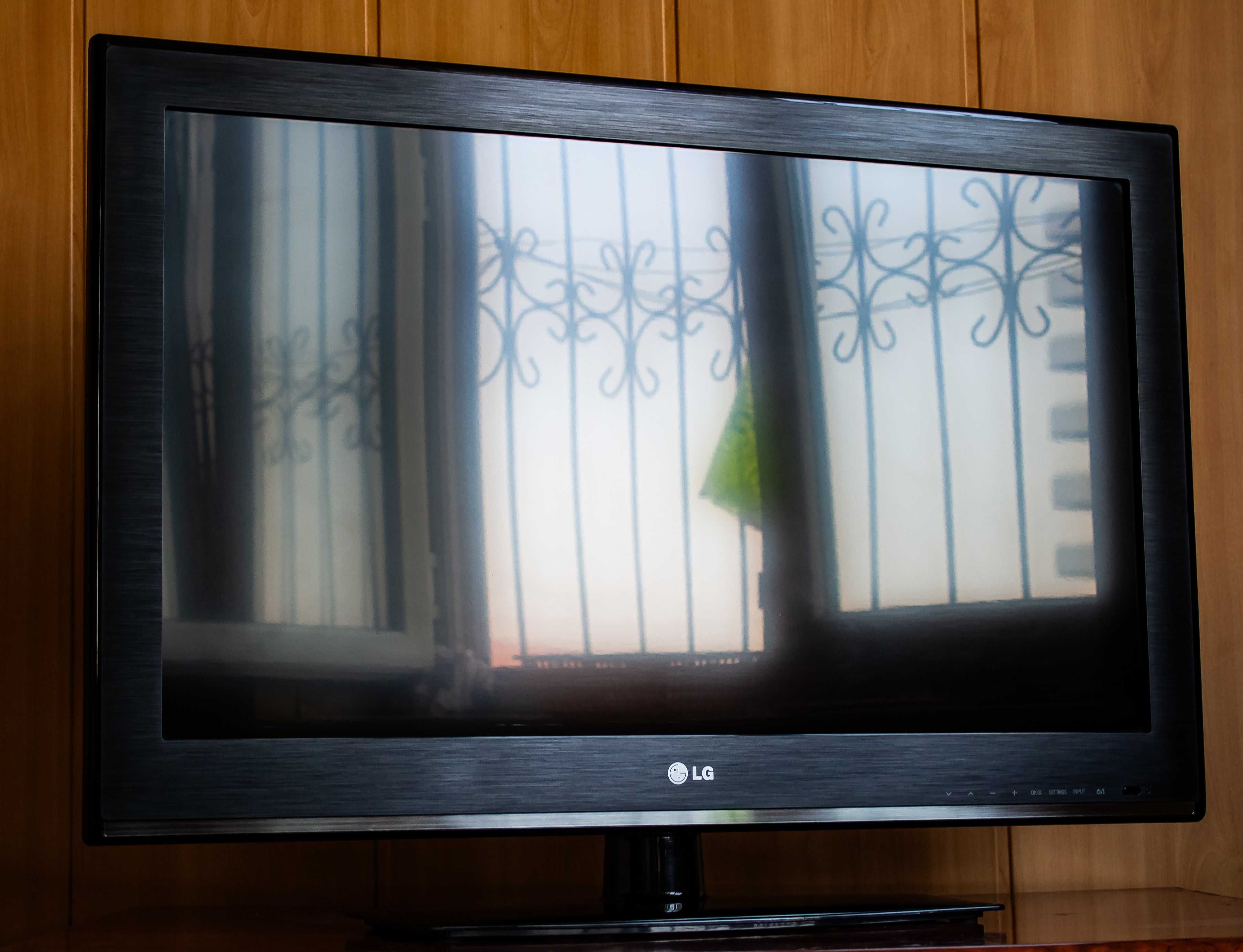 Телевизор LG 32CS460