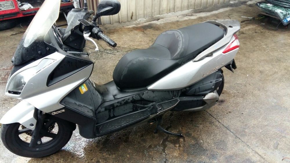 Kymco Downtown-200i и 300-На части