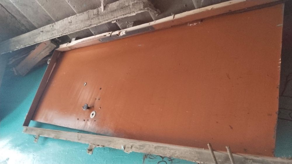 Продаю железную входную дверь