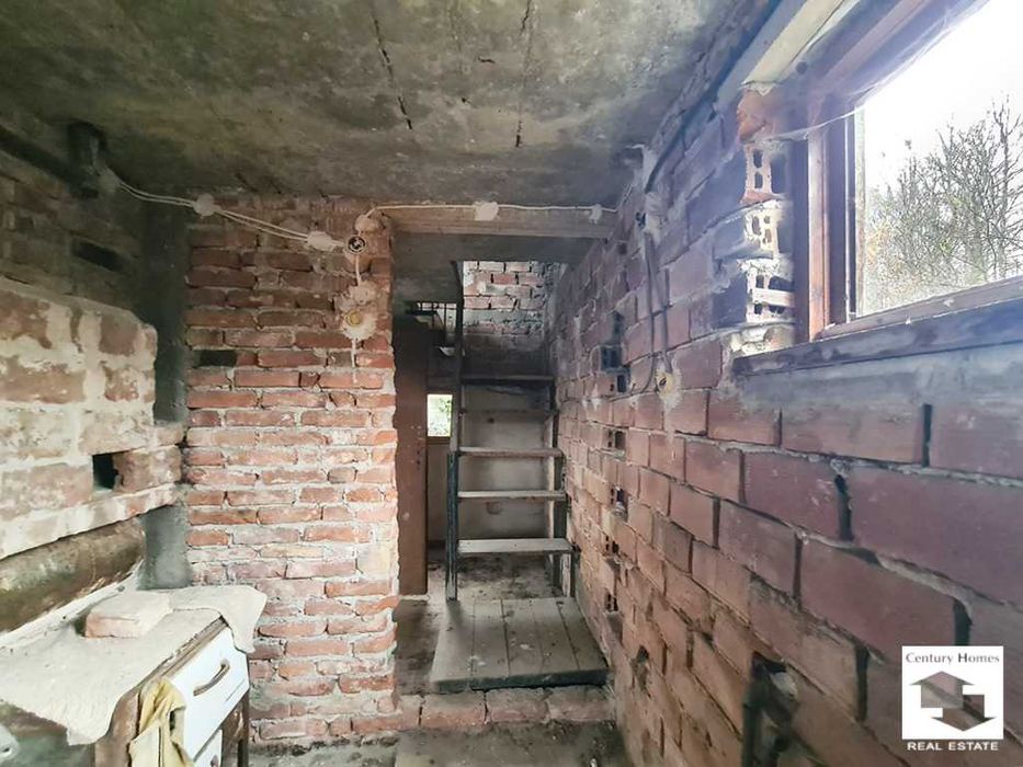 116252 Голям парцел с две къщи и плевня в с. Войнежа