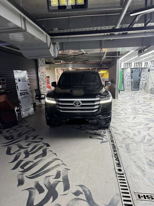 Toyota 300 srochna sotiladi