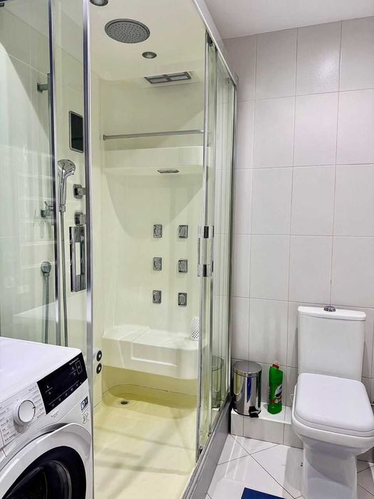 Тристаен имот в Студентски град