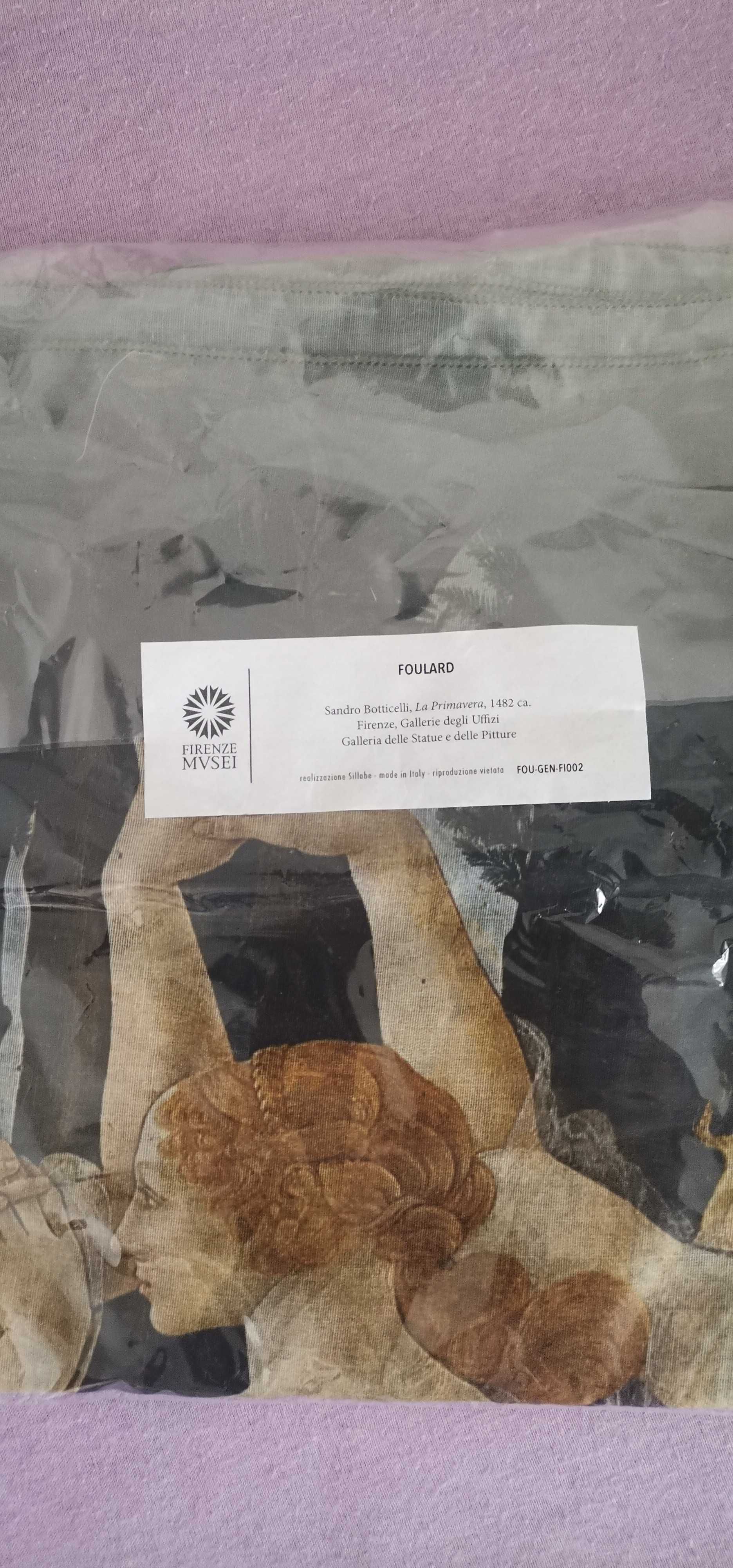Шал на марката foulard