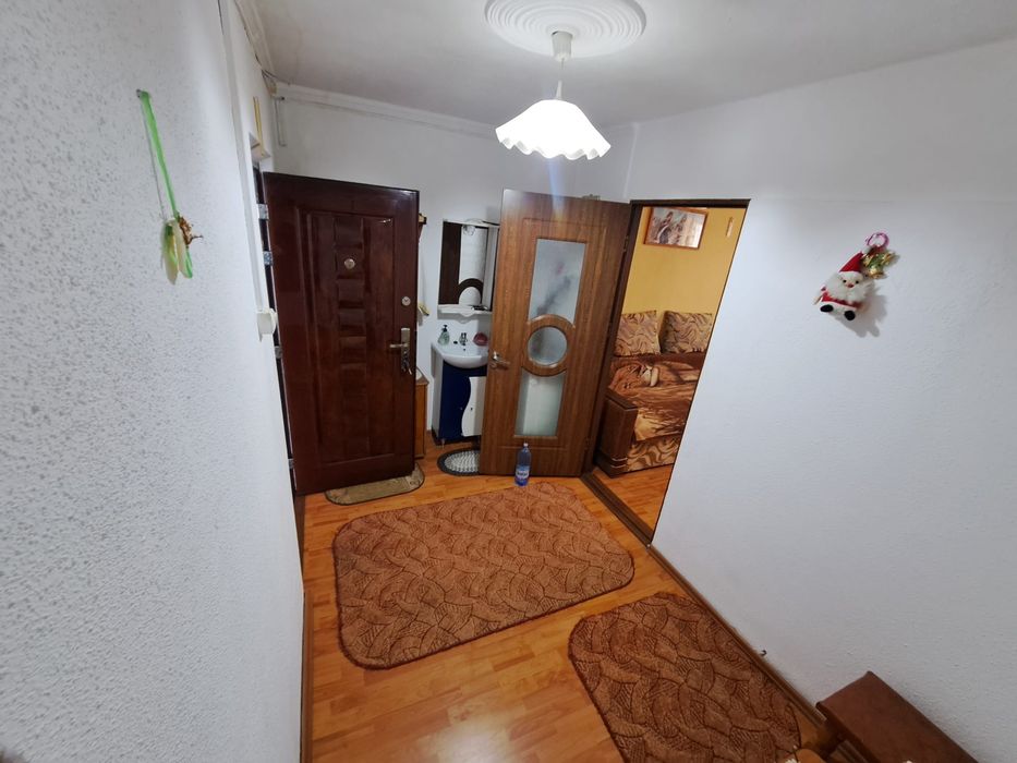 Vand apartament  lângă ieșire A1