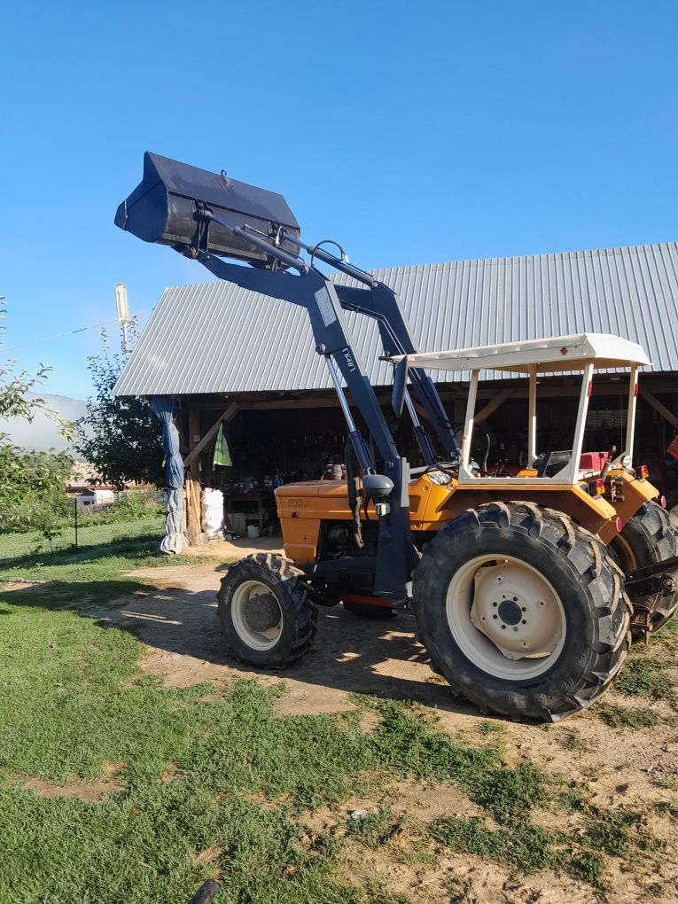 Vând tractor Fiat 600,640 Dtc 4x4 si încărcător frontal