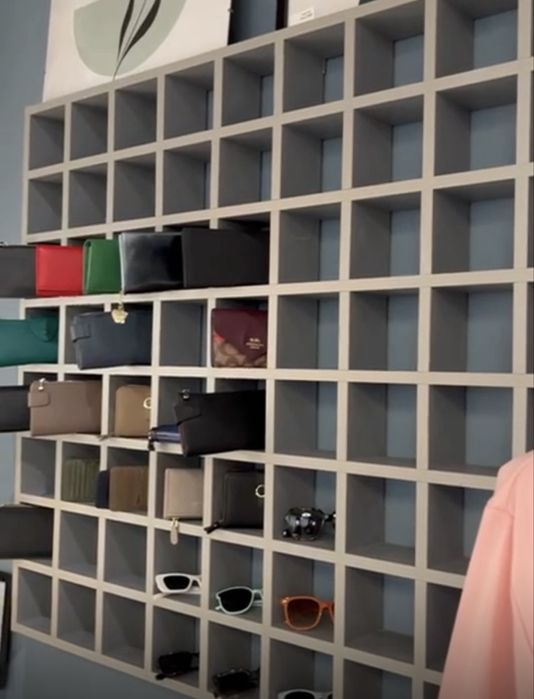 Продам стеллаж-ячейки для фитнес заллов или бутиков