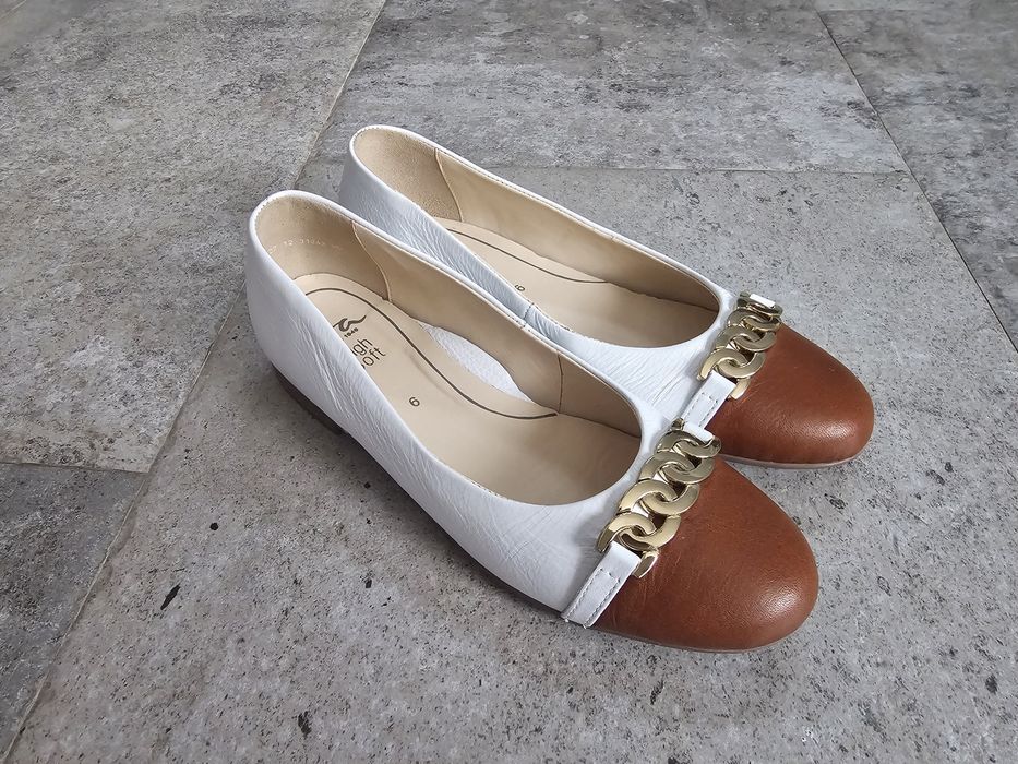 Продавам дамски обувки Ara