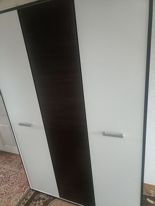 Vând dulap de haine