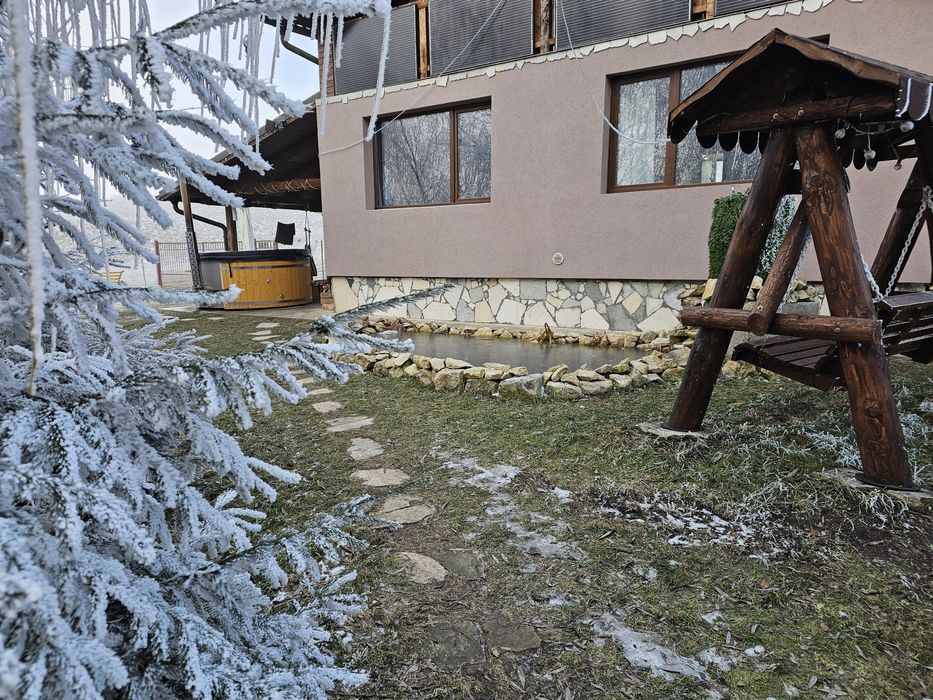 Cabana de inchiriat cu lac și ciubăr