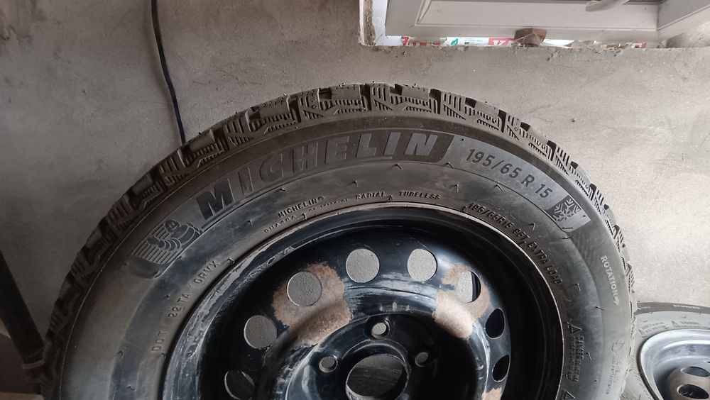 195.65R15 michelin в хорошем состоянии с диской