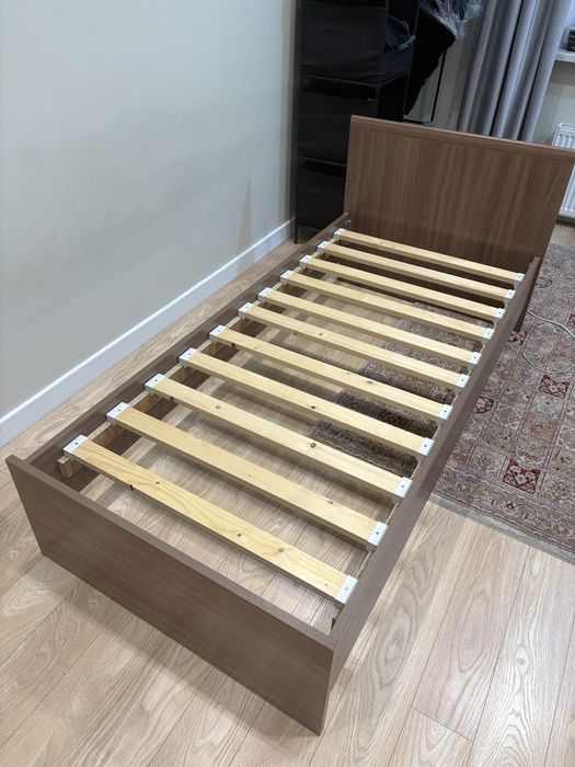 Продам кровать односпальная 90х200