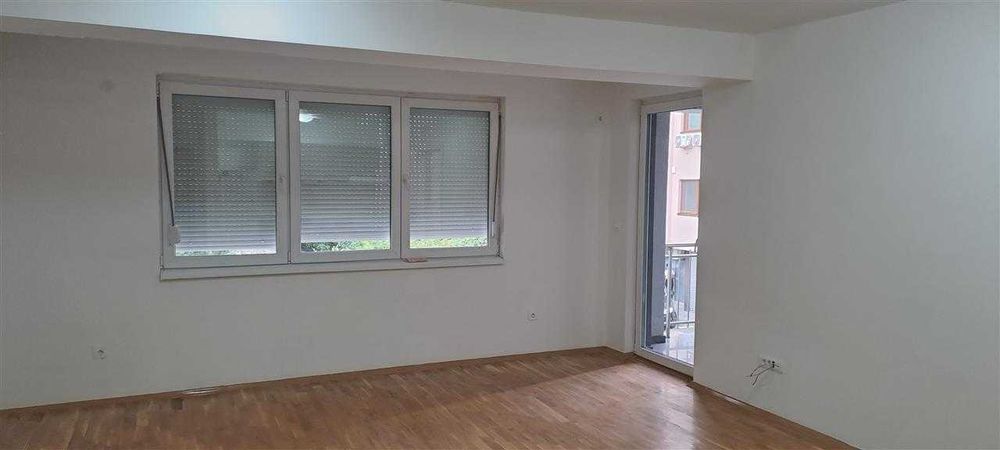 Дава се под наем Тристаен апартамент в Пловдив, Остромила - 83 кв.м за 362.1 € - Снимка #1