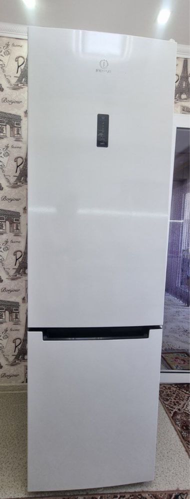 Холодильник INDESIT DF5200W