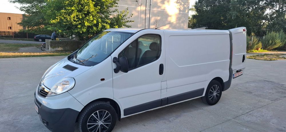 Renault Trafic/ Opel Vivaro/ 2.0 DIESEL/ An 2013/ EURO 5/ AC/ Im OLAND