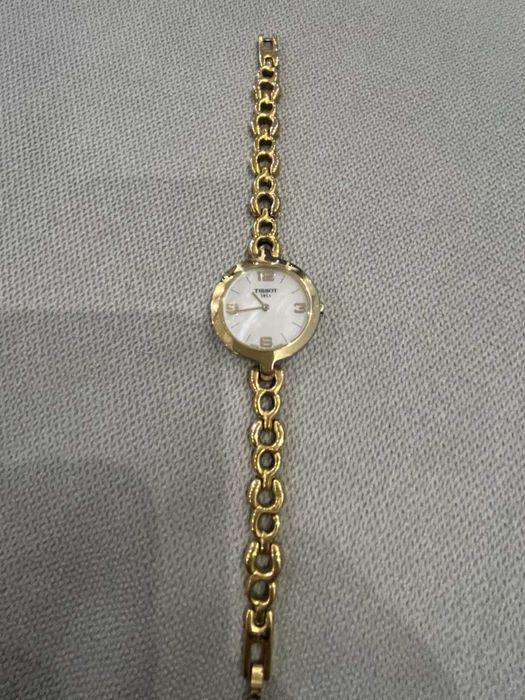 Tissot flamingo quartz