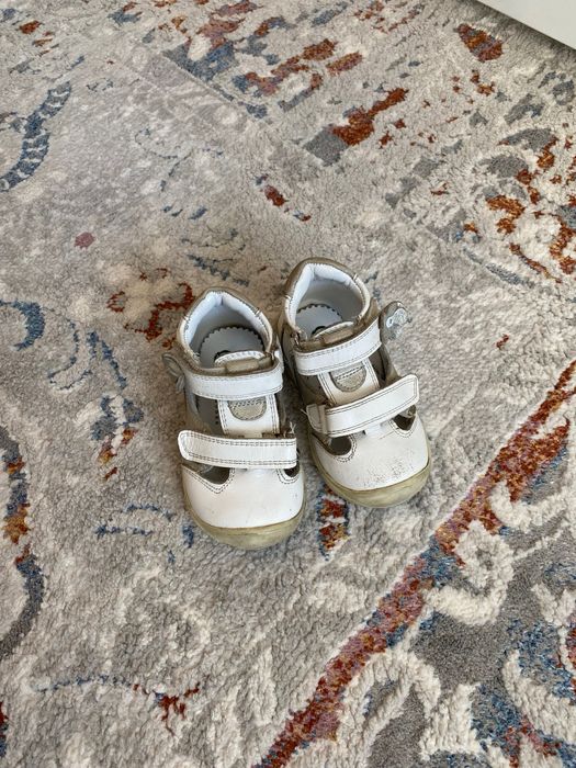 Кожаные сандали для девочек