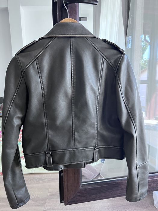 Vand geaca de piele PULL AND BEAR NOUA