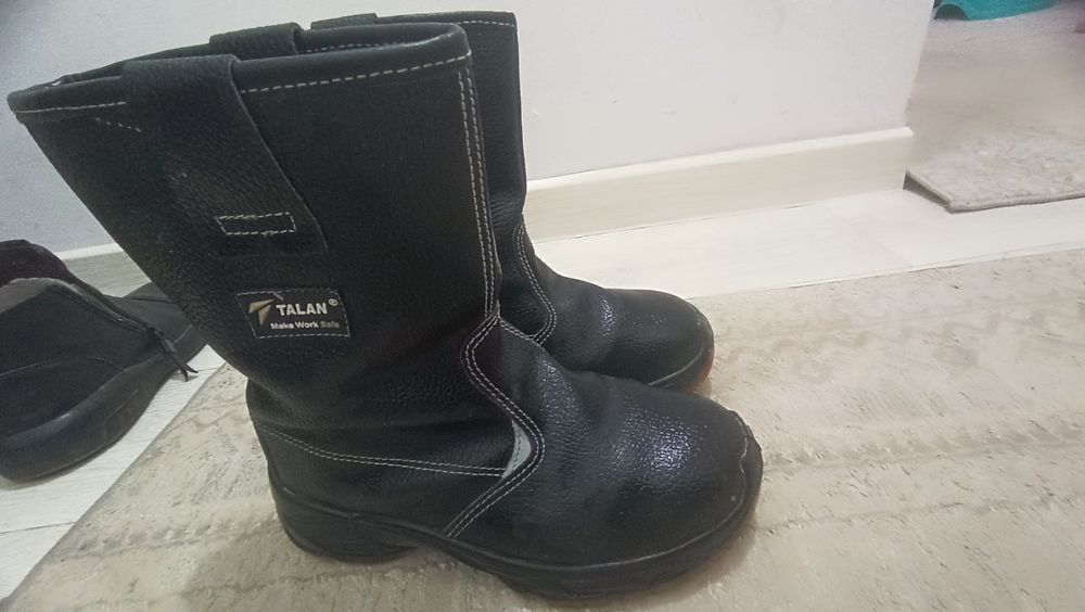 Продам Спецобувь.