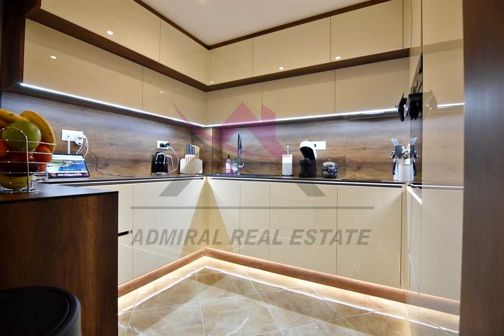 Ексклузивен -тристаен -Ален Мак