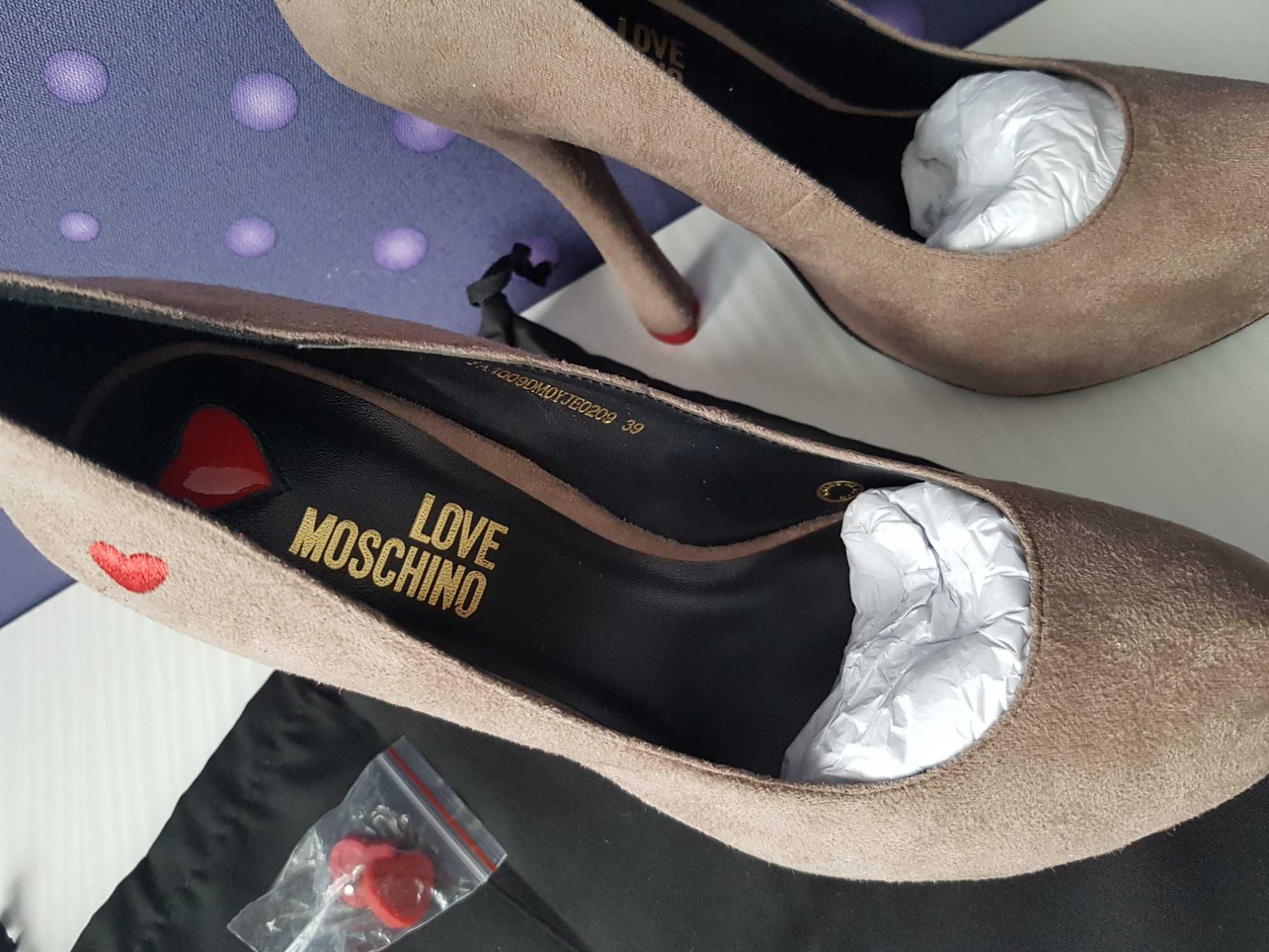 Love Moschino обувки на ток/39