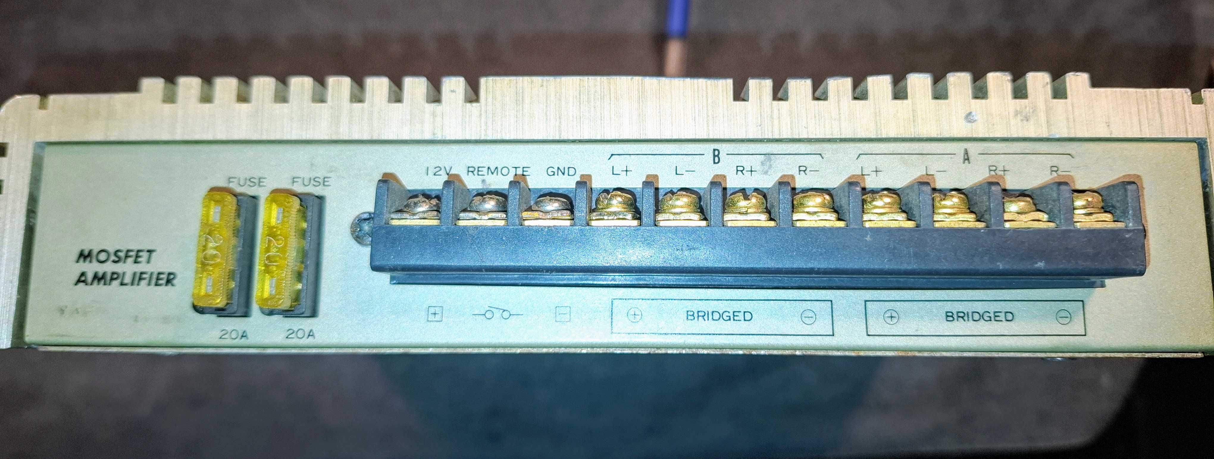 Daewoo автомобилен усилвател 4 x 50W 4Ω Марков
