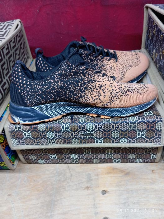 Кроссовки все фирма отдам не дорого