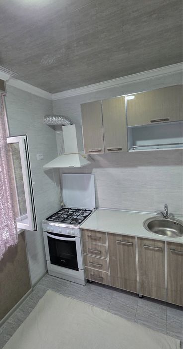 Сдается 3 ком Ахмад Югнакий 256-школа. Без лифта