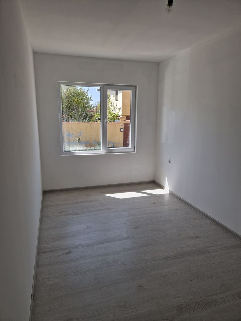 Продава се Къща в с. Патриарх Евтимово, Област Пловдив - 210 кв.м за 401 €/кв.м - Снимка #13