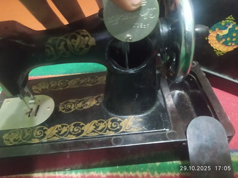 Продам детскую швейную машинку