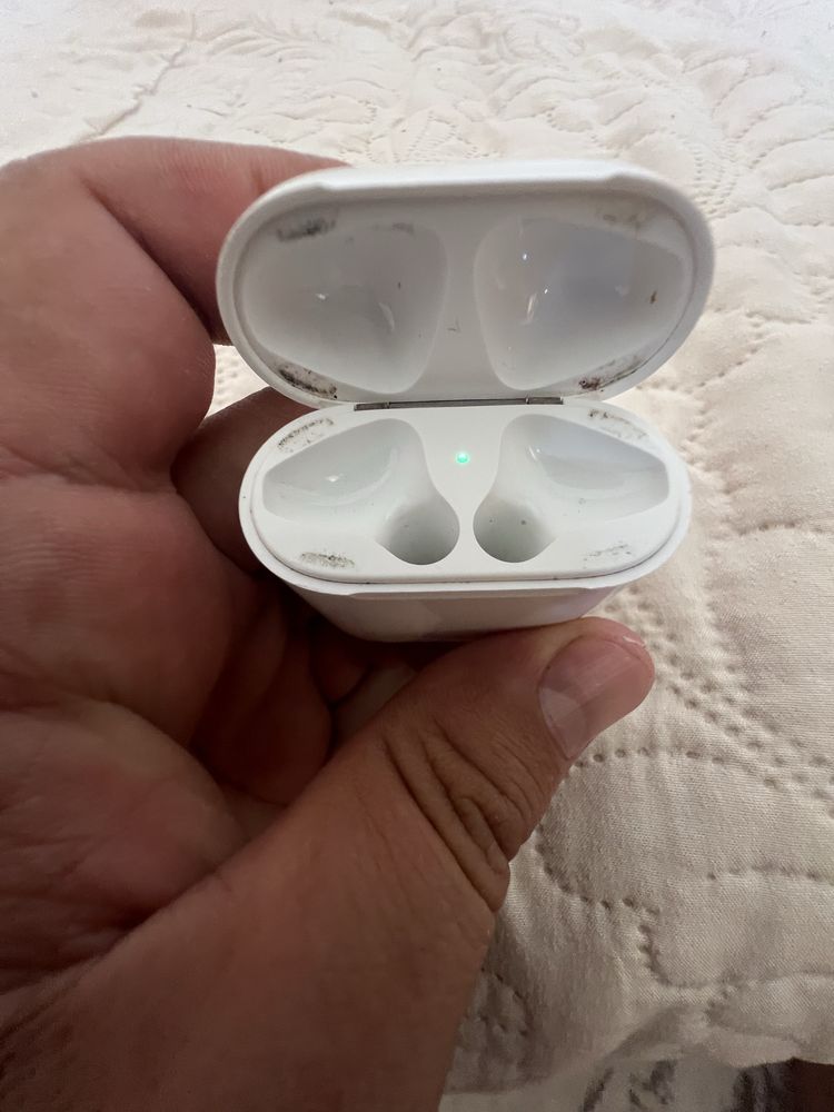 Air pods - само кутията