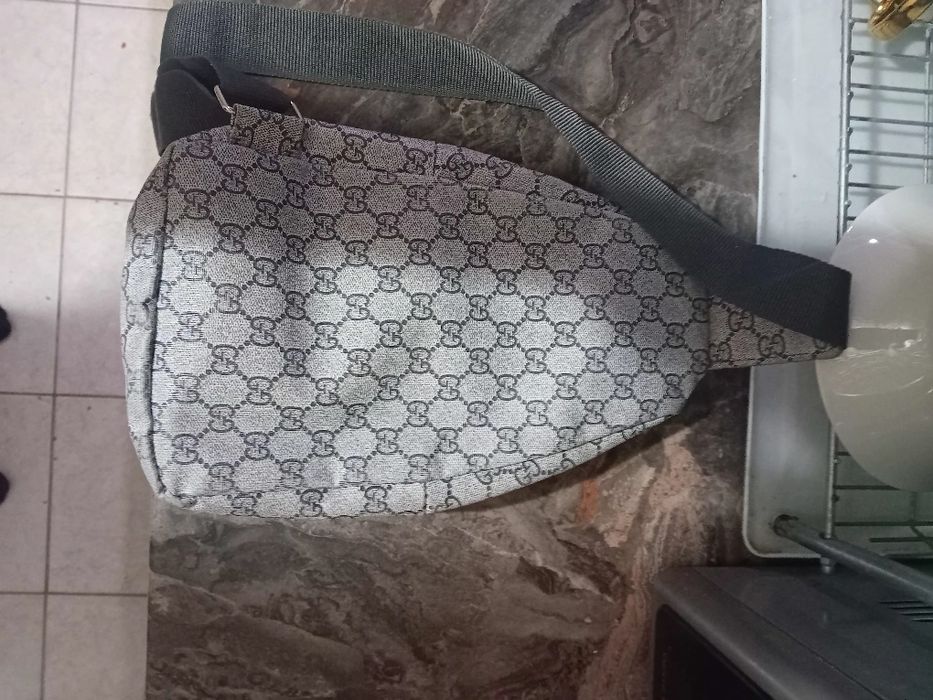 Мъжка чанта Gucci без проблеми