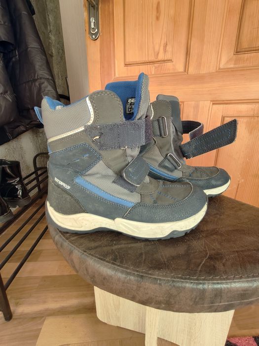 Детская обувь ,в очень хорошем состоянии