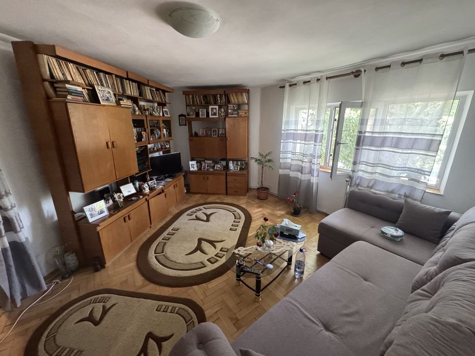 Botosani Uvertura Mall  3 semidecomandate 77000 euro